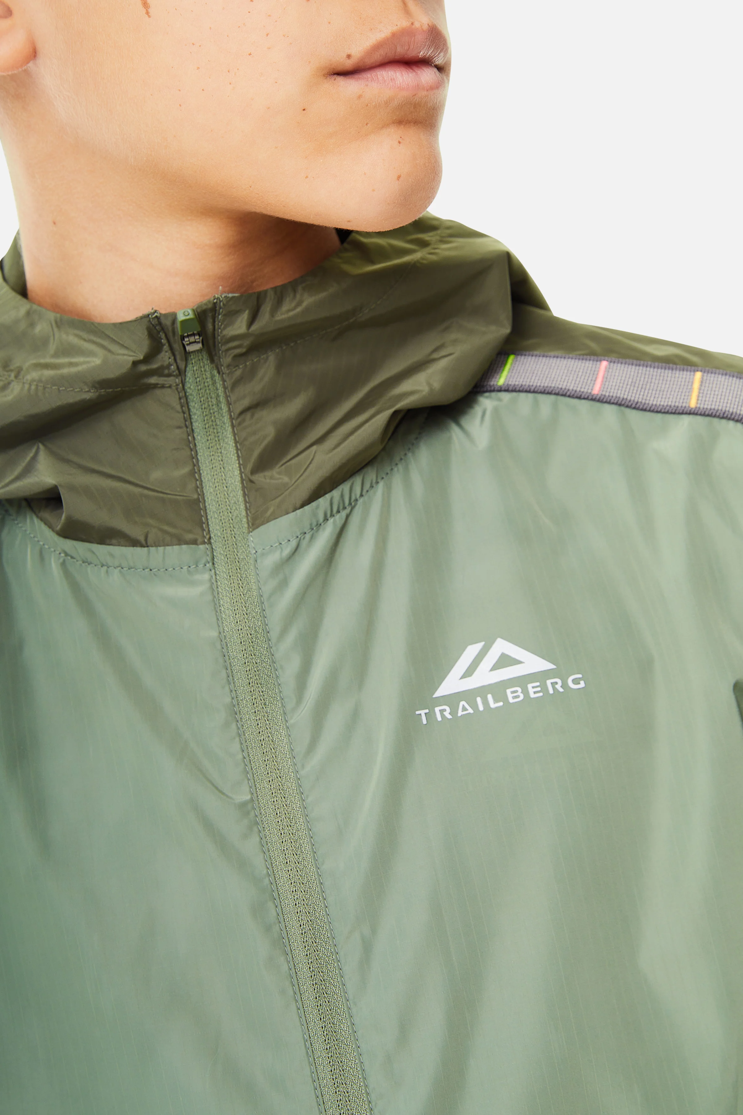 Boys Triathlon 2.0 Windbreaker - Pine Dust/Frosted Leaf - Image 4