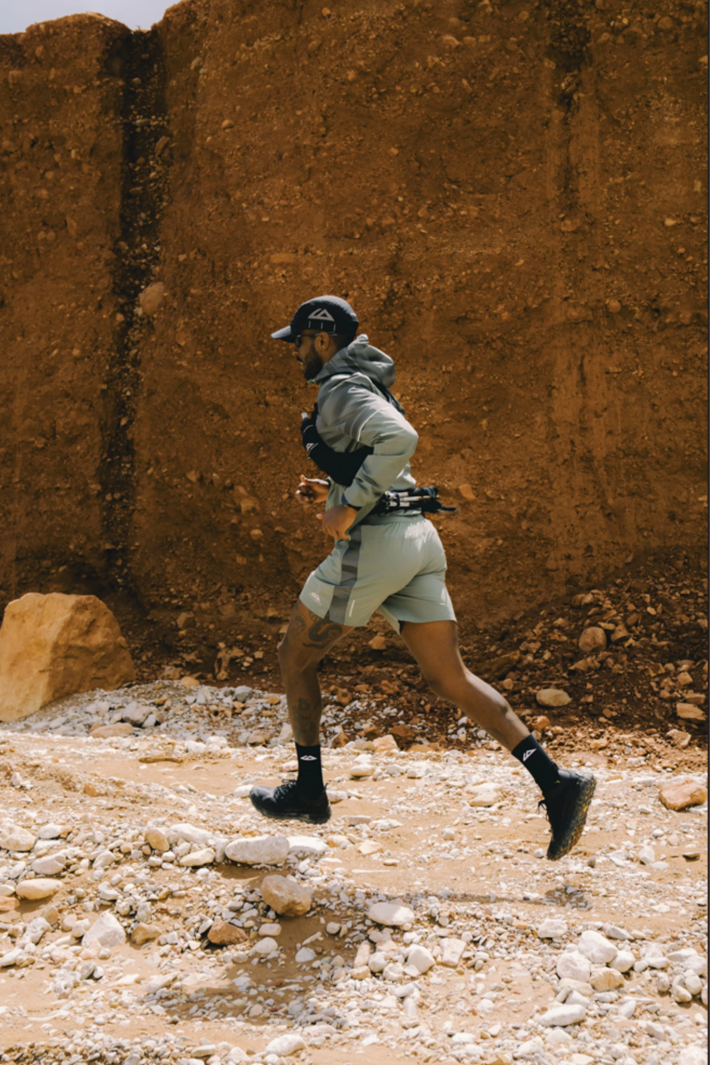 Pacer Hydration Vest - Black - Image 4